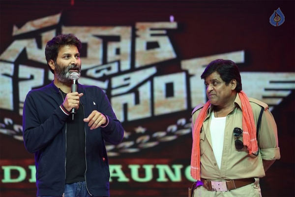 sardaar gabbar singh,trivikram srinivas,pawan kalyan,chiranjeevi  సర్దార్ గురించి నాకేం తెలియదు: త్రివిక్రమ్